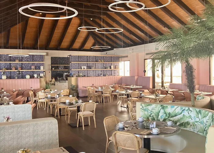 Отель Maria Адехе